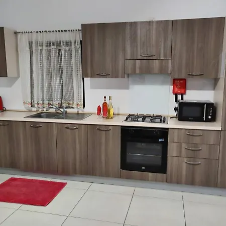 アパート Spacious 5 Minutes' Walk From The Beach. マルサスカーラ
