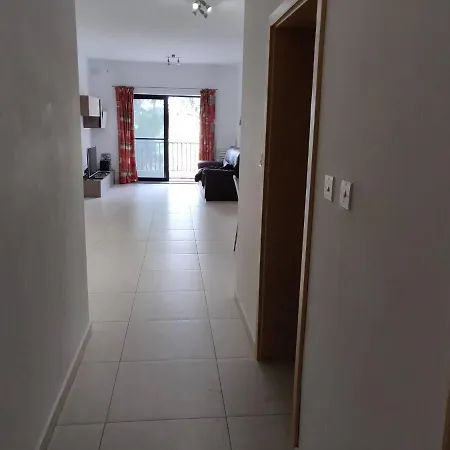 アパート Spacious 5 Minutes' Walk From The Beach. *