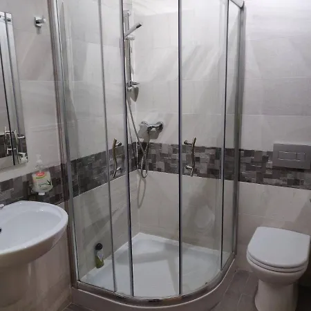 公寓 Spacious 5 Minutes' Walk From The Beach. *
