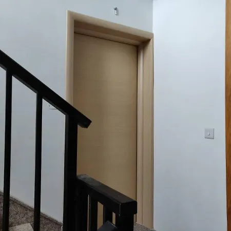 Spacious 5 Minutes' Walk From The Beach. 公寓 *