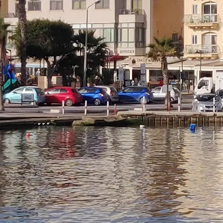Spacious 5 Minutes' Walk From The Beach. 马尔萨斯卡拉