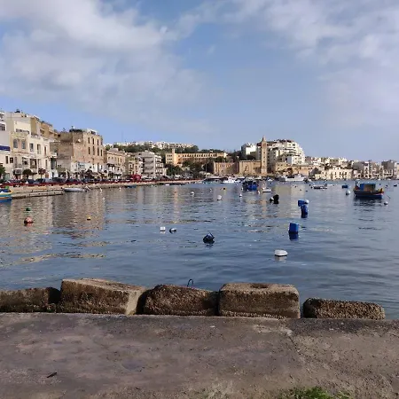 Spacious 5 Minutes' Walk From The Beach. 马尔萨斯卡拉